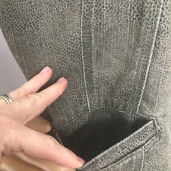 Baccini Women’s Animal Print Jean Jacket Size: Medium - Picture 4 of 10